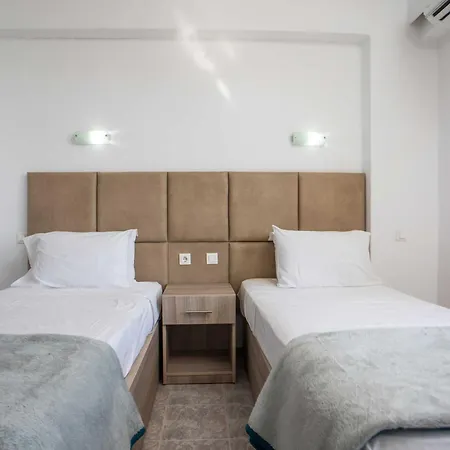 Butterfly Studios, מלון דירות