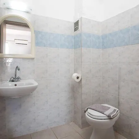 Butterfly Studios, מלון דירות 3*