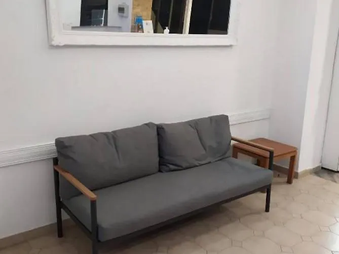 Butterfly Studios, מלון דירות