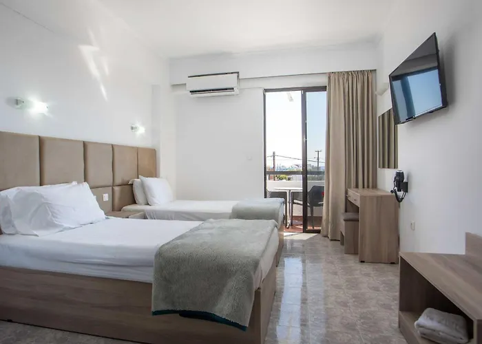 Butterfly Studios, מלון דירות