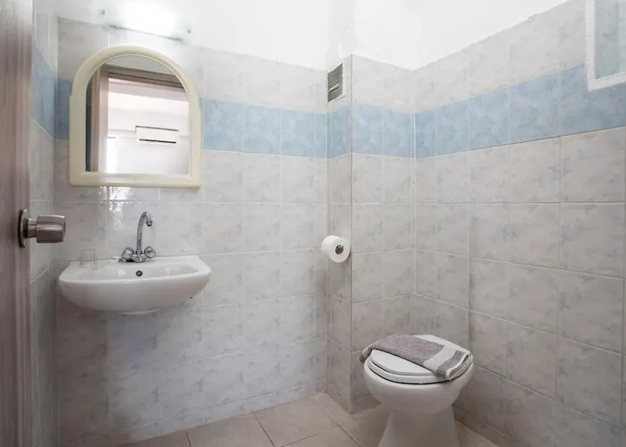 Butterfly Studios, מלון דירות 3*