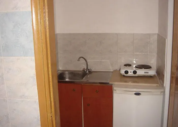 Butterfly Studios, Φαληράκι