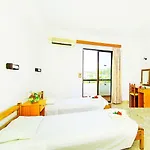 公寓式酒店 Butterfly Studios, 法里拉基