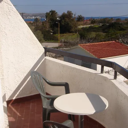 Butterfly Studios, Aparthotel