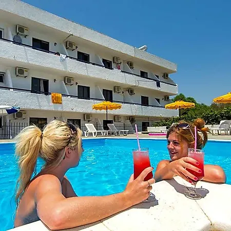 Butterfly Studios, Hotel de apartamente