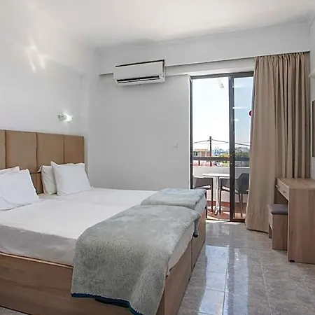 Butterfly Studios, Aparthotel 3*