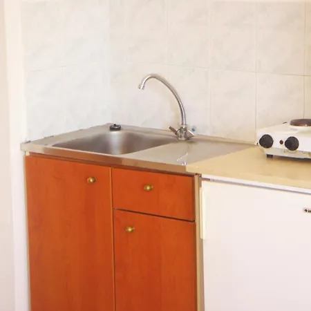 Butterfly Studios, Апарт-отель