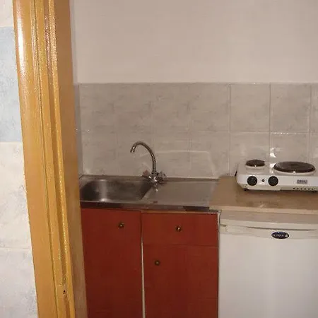 Butterfly Studios, Фалираки