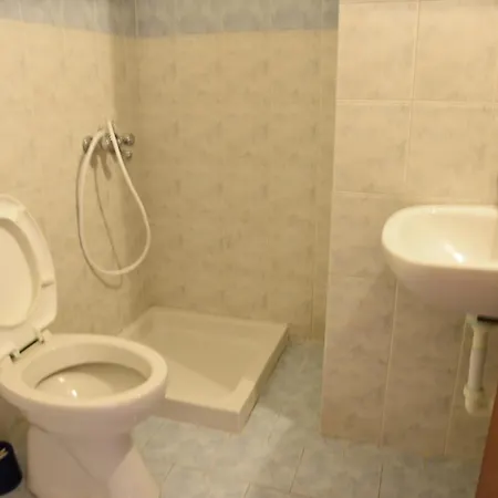 Butterfly Studios, 아파트호텔 팔리라키