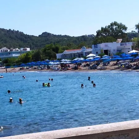 Butterfly Studios, 3* Φαληράκι
