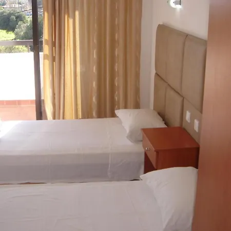 Butterfly Studios, Фалираки