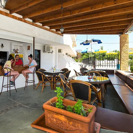 Butterfly Studios, Apart Otel